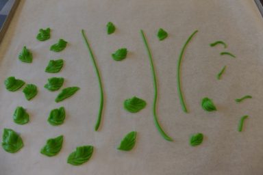 Rosen aus Marzipan / am Stadtrand von Wien / Backen mit Dir