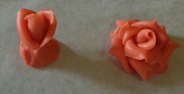 Rosen aus Marzipan / Wiener Straße 37 (Ecke Obere Kirschengasse) bei BackenMitDir.at