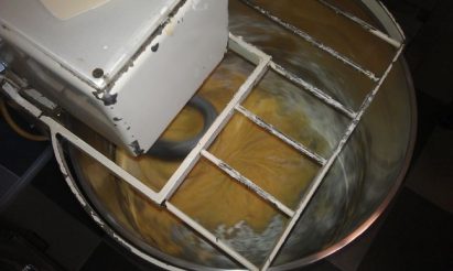 Kneten / Krapfenteig / Michael Mantl-Mussak