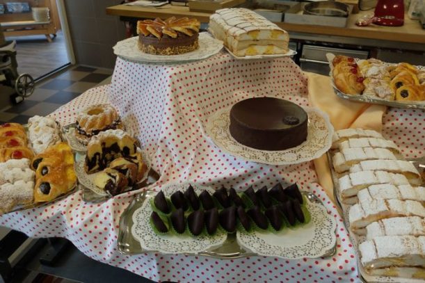 Torten und Kuchenbüffet / Wiener Straße 37 / 2103 Langenzersdorf