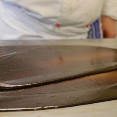 Sacherglasur / gekocht / tabliert / backen mit dir . at