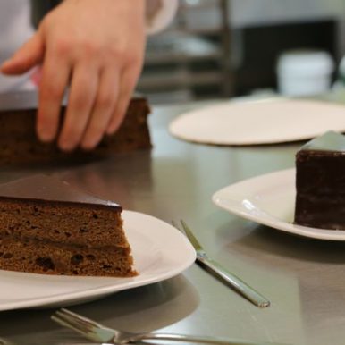 Sacherglasur / Konservschokolade / Schokoladenfondant / Michael Mantl-Mussak