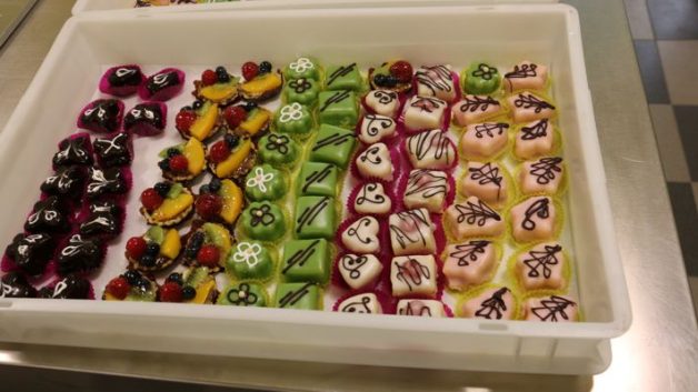 Früchte-Four und Petit-Four / 2103 Langenzersdorf