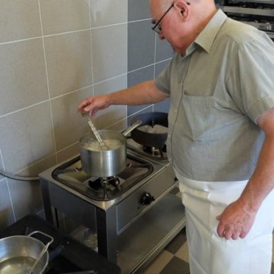 HS_1_sauberes_ und_genaues_Zuckerkochen /Backen mit Dir / Langenzersdorf