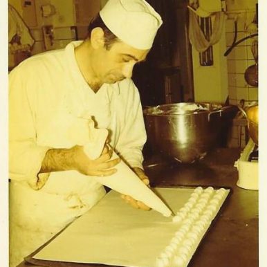 HS_45_einst / Backen mit / Hannes Schrimpf